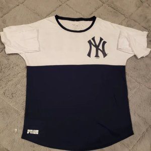 Major League Fitness Women's Shirt Medium White New York Yankees Baseball MLB1